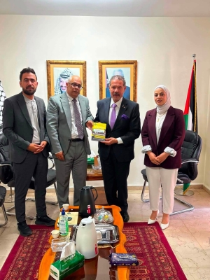 وفد من الحملة الأكاديمية الدولية يلتقي عضو اللجنة المركزية لحركة فتح ومسؤول العلاقات الدولية الخارجية الأخ ياسر عباس